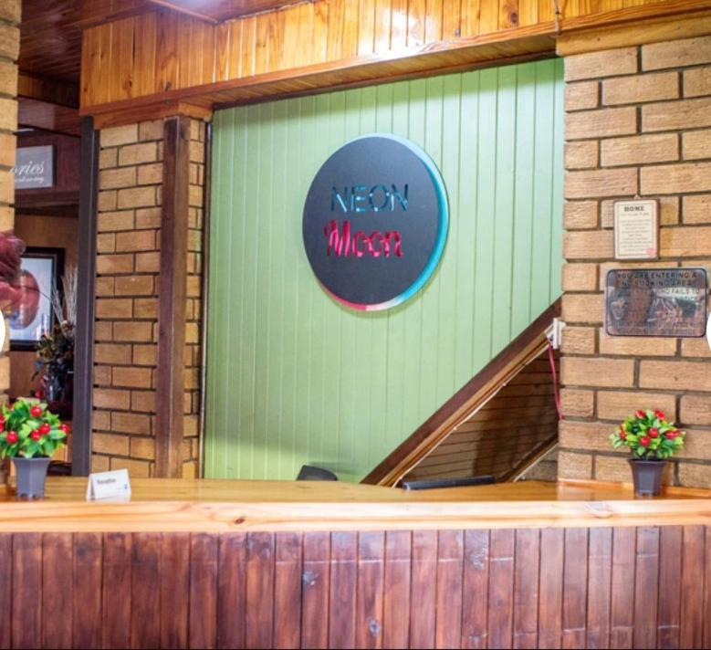 Neon Moon Hotel Welkom Ngoại thất bức ảnh