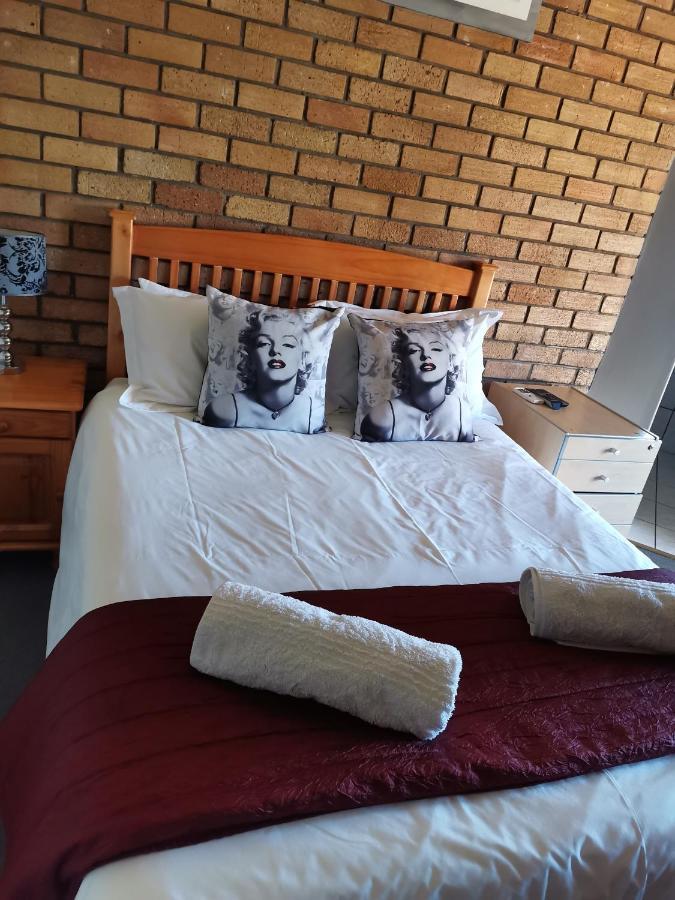Neon Moon Hotel Welkom Ngoại thất bức ảnh