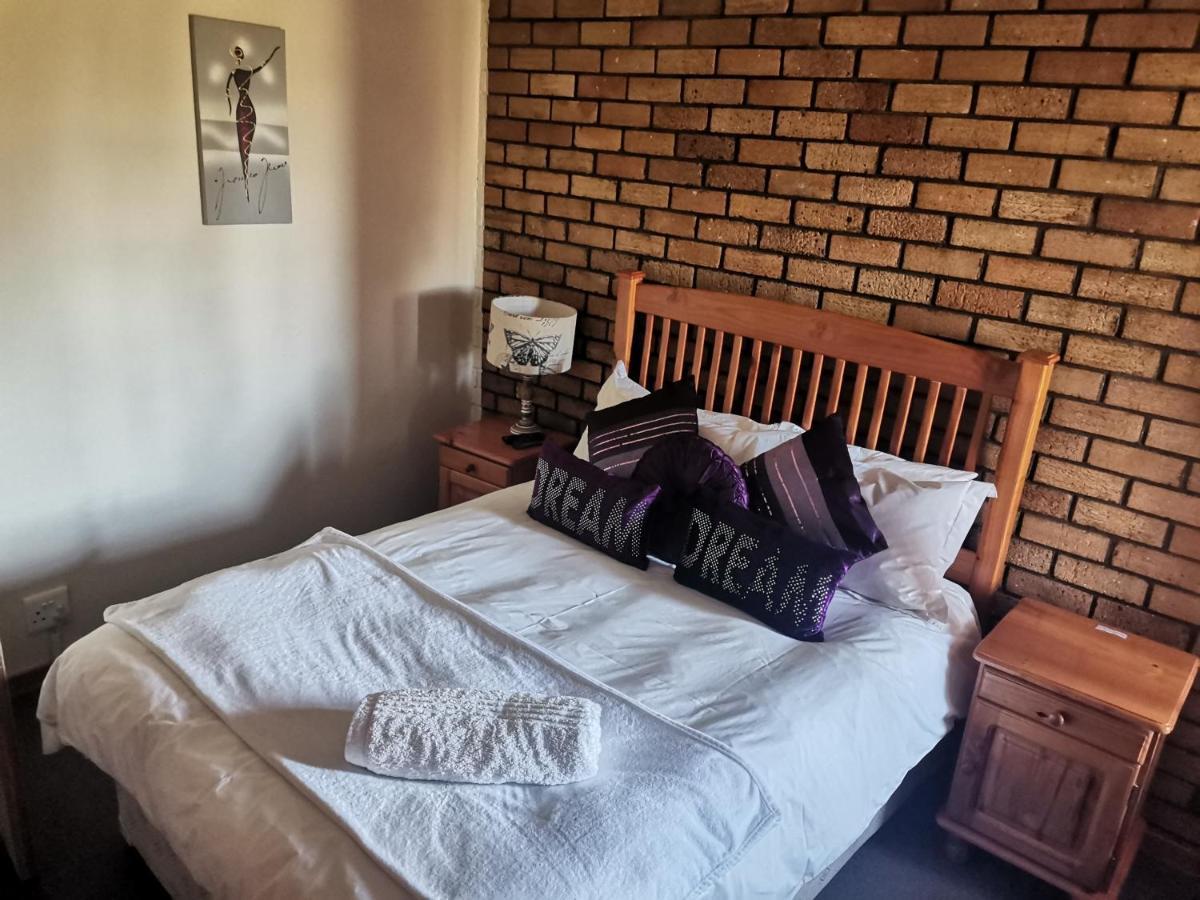 Neon Moon Hotel Welkom Ngoại thất bức ảnh